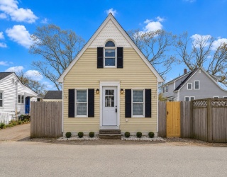 8 Cottage St, Wareham, Massachusetts, 3 Bedrooms Bedrooms, 5 Rooms Rooms,1 BathroomBathrooms,Residential,For Sale,Cottage St,73515719