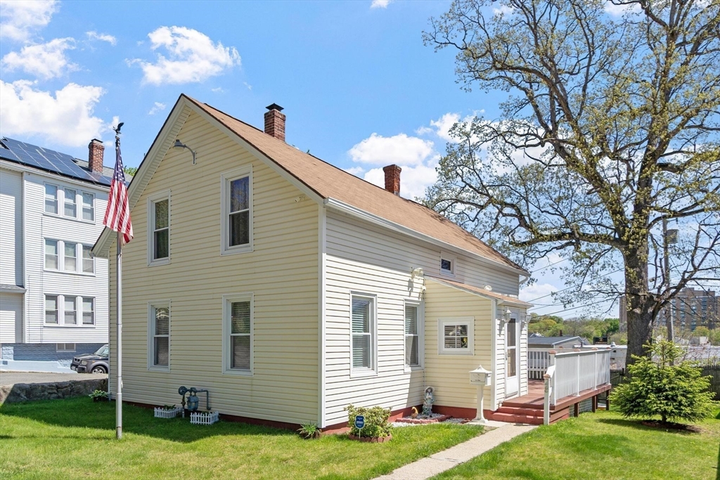 28 Lakewood St, Worcester, Massachusetts, 3 Bedrooms Bedrooms, 8 Rooms Rooms,1.5 BathroomsBathrooms,Residential,For Sale,Lakewood St,73515688