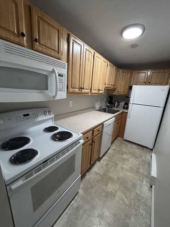 261 Union, Rockland, Massachusetts, 1 Bedroom Bedrooms, 2 Rooms Rooms,1 BathroomBathrooms,Residential Lease,For Rent,Union,73515724