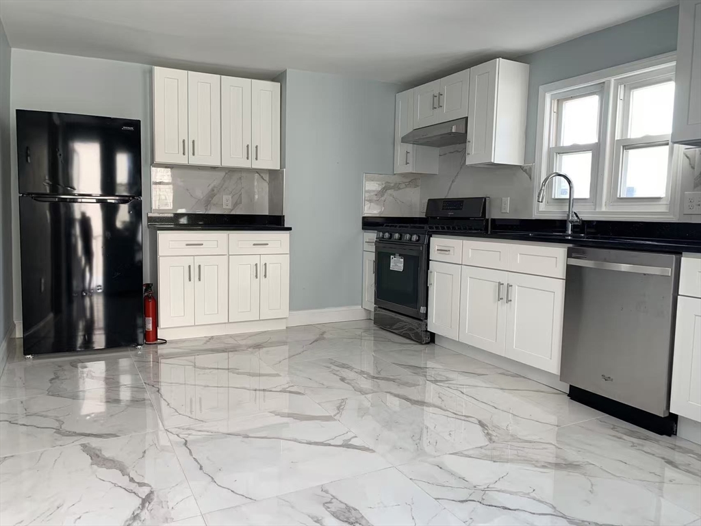 45 Madison St, Malden, Massachusetts, 3 Bedrooms Bedrooms, 4 Rooms Rooms,2 BathroomsBathrooms,Residential Lease,For Rent,Madison St,73515734