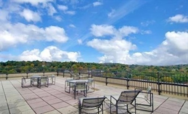 1731 Beacon, Brookline, Massachusetts, 2 Bedrooms Bedrooms, 4 Rooms Rooms,1 BathroomBathrooms,Residential Lease,For Rent,Beacon,73515740