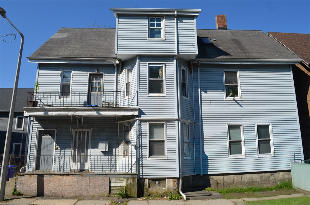 2-4 Howard Pl, Boston, Massachusetts, 7 Bedrooms Bedrooms, 13 Rooms Rooms,2.5 BathroomsBathrooms,Residential Income,For Sale,Howard Pl,73515733