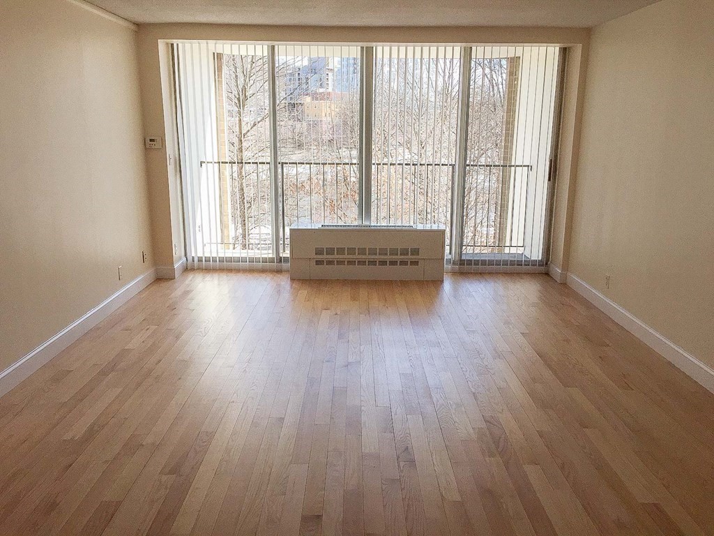33 Pond Ave, Brookline, Massachusetts, 1 Bedroom Bedrooms, 3 Rooms Rooms,1 BathroomBathrooms,Residential Lease,For Rent,Pond Ave,73515741