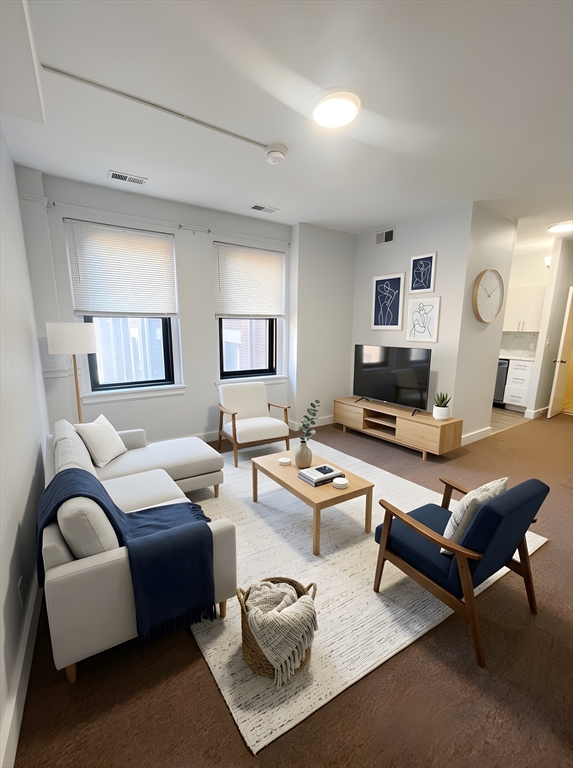 475 Commonwealth Avenue, Boston, Massachusetts, 1 Bedroom Bedrooms, 3 Rooms Rooms,1 BathroomBathrooms,Residential Lease,For Rent,Commonwealth Avenue,73503554