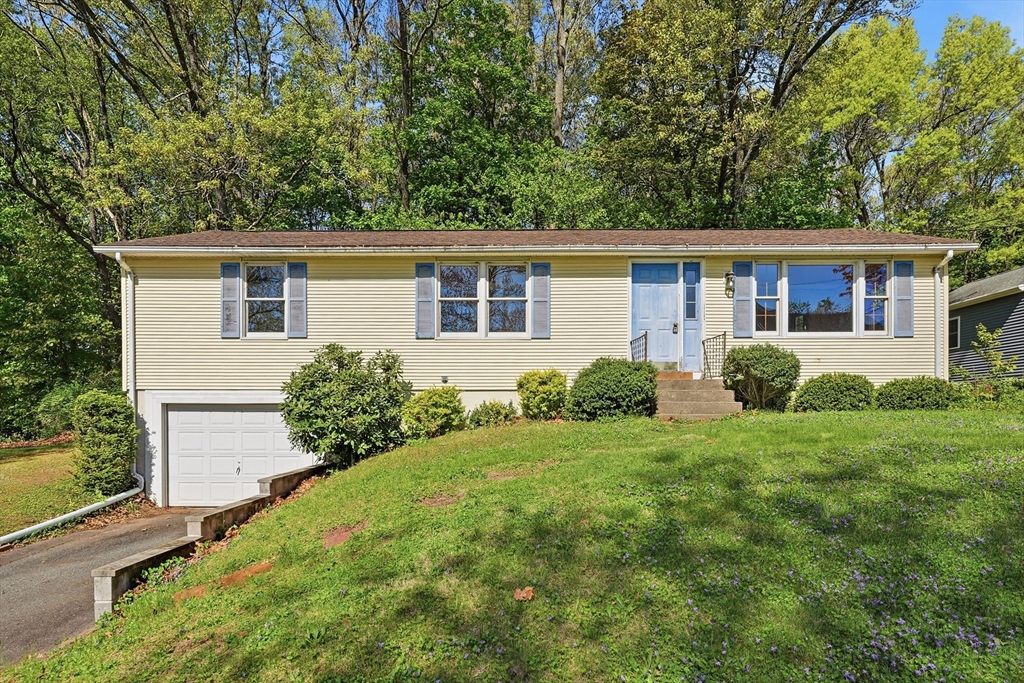 79 Gerrard Ave, East Longmeadow, Massachusetts, 3 Bedrooms Bedrooms, 6 Rooms Rooms,2 BathroomsBathrooms,Residential,For Sale,Gerrard Ave,73515773