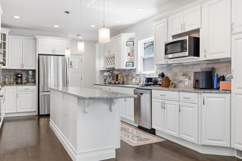 67 Everett St, Arlington, Massachusetts, 2 Bedrooms Bedrooms, 4 Rooms Rooms,1 BathroomBathrooms,Residential Lease,For Rent,Everett St,73505931