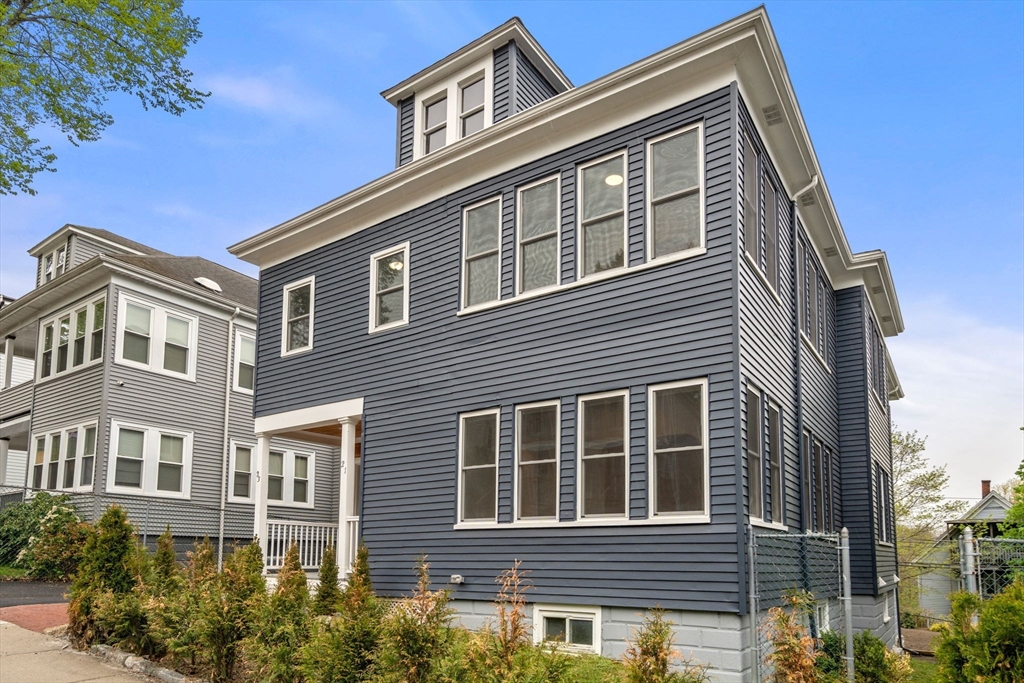 21-23 Westmore Road, Boston, Massachusetts, 6 Bedrooms Bedrooms, 13 Rooms Rooms,2 BathroomsBathrooms,Residential Income,For Sale,Westmore Road,73515802