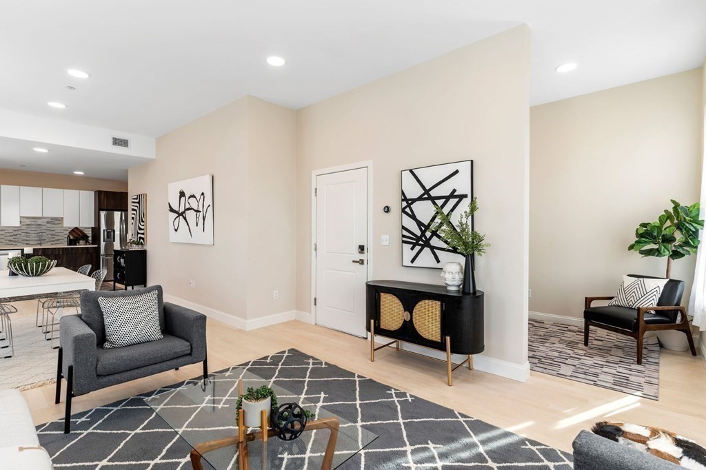 124 Warren Street, Boston, Massachusetts, 2 Bedrooms Bedrooms, 5 Rooms Rooms,1 BathroomBathrooms,Residential Lease,For Rent,Warren Street,73515807