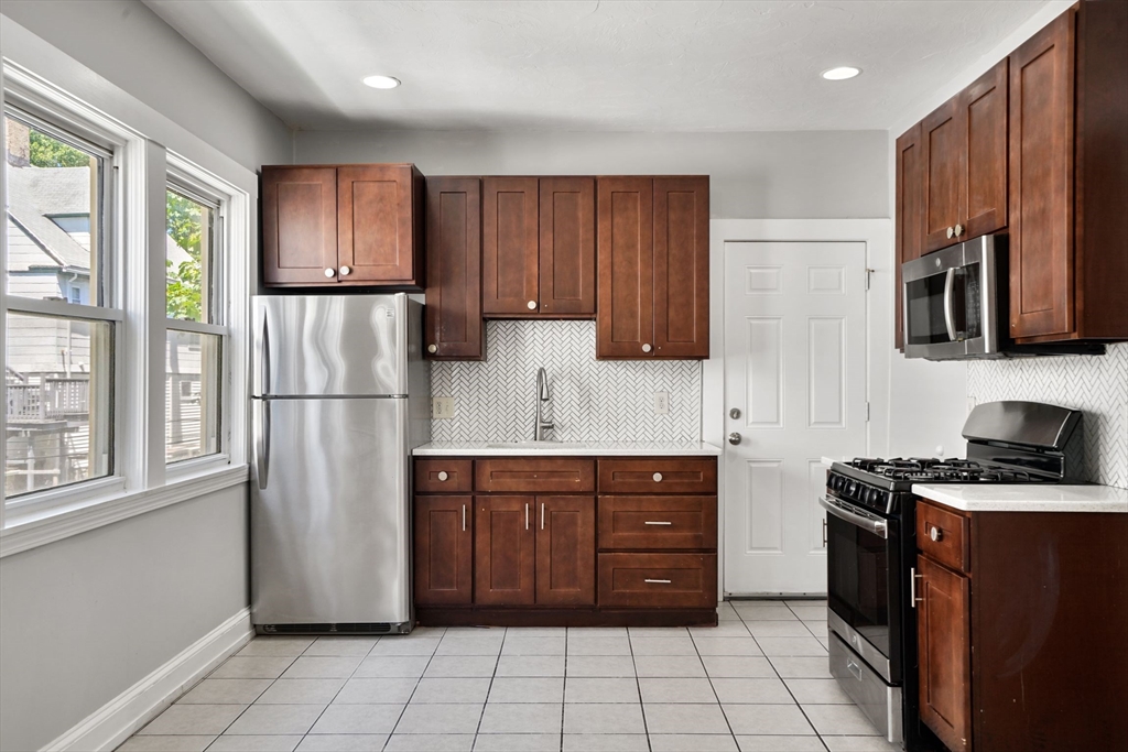 32 Millet, Boston, Massachusetts, 3 Bedrooms Bedrooms, 6 Rooms Rooms,1 BathroomBathrooms,Residential Lease,For Rent,Millet,73515790