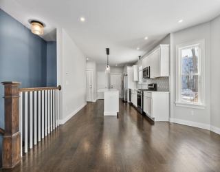 83 Centre St, Boston, Massachusetts, 3 Bedrooms Bedrooms, 9 Rooms Rooms,3 BathroomsBathrooms,Residential Lease,For Rent,Centre St,73515825