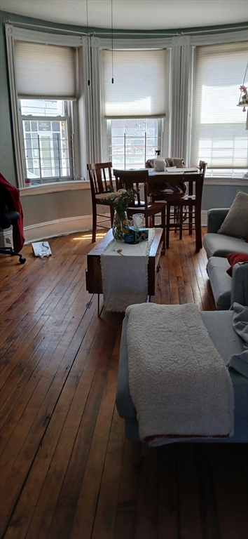 17 Vancouver St, Boston, Massachusetts, 4 Bedrooms Bedrooms, 6 Rooms Rooms,1 BathroomBathrooms,Residential Lease,For Rent,Vancouver St,73515837