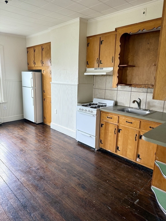 191 London, Boston, Massachusetts, 3 Bedrooms Bedrooms, 6 Rooms Rooms,1 BathroomBathrooms,Residential Lease,For Rent,London,73515836