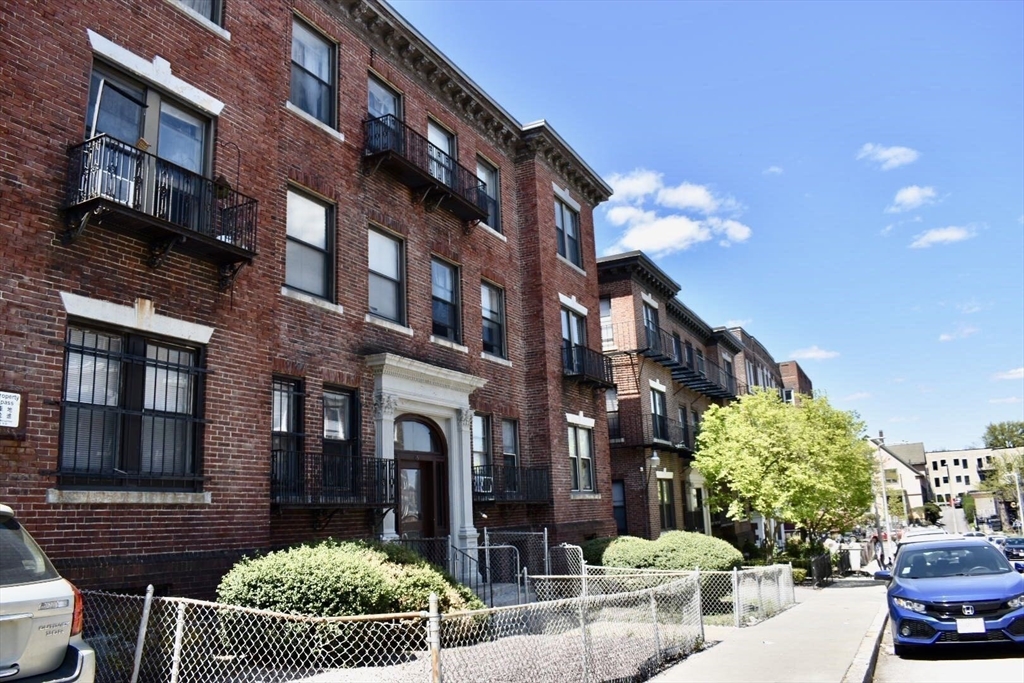 46 Park Vale Ave, Boston, Massachusetts, 4 Bedrooms Bedrooms, 7 Rooms Rooms,1 BathroomBathrooms,Residential Lease,For Rent,Park Vale Ave,73515861