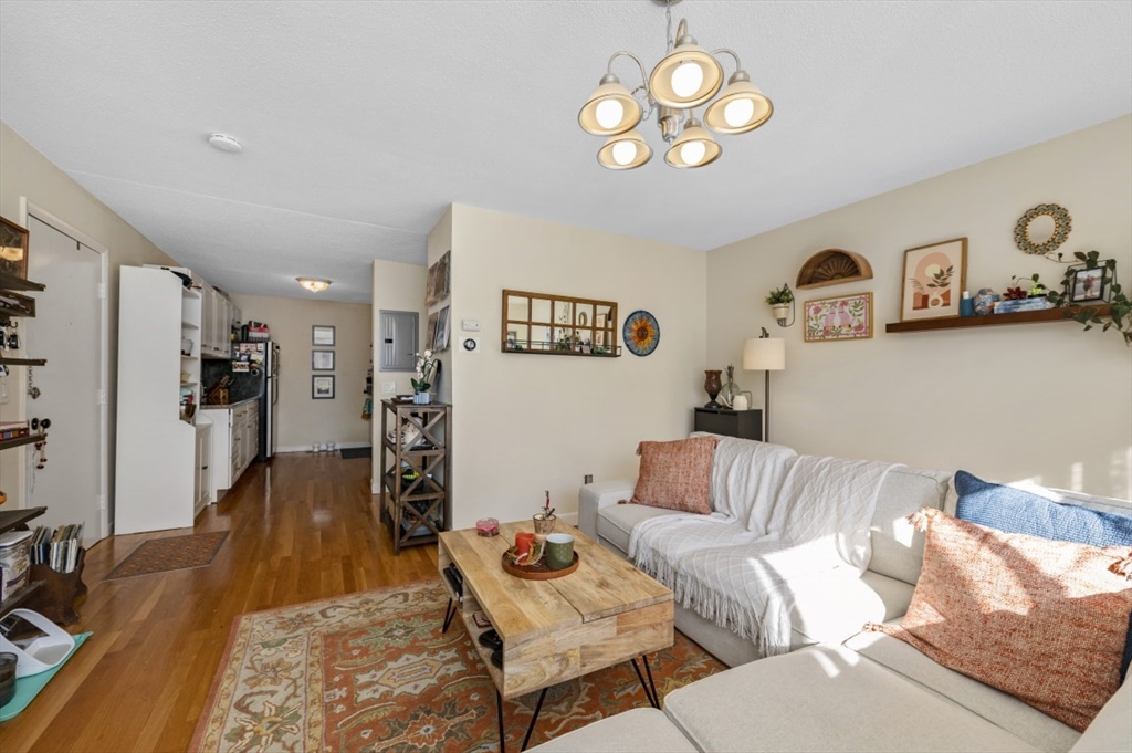 71 Oxford Avenue, Cambridge, Massachusetts, 2 Bedrooms Bedrooms, 4 Rooms Rooms,1 BathroomBathrooms,Residential Lease,For Rent,Oxford Avenue,73500908