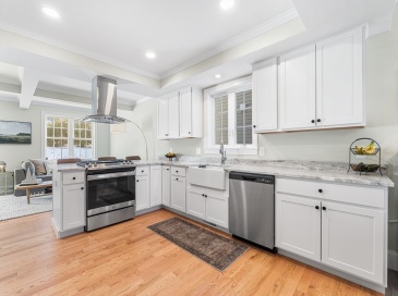 7 Hill St, Norfolk, Massachusetts, 3 Bedrooms Bedrooms, 5 Rooms Rooms,3.5 BathroomsBathrooms,Residential,For Sale,Hill St,73466134