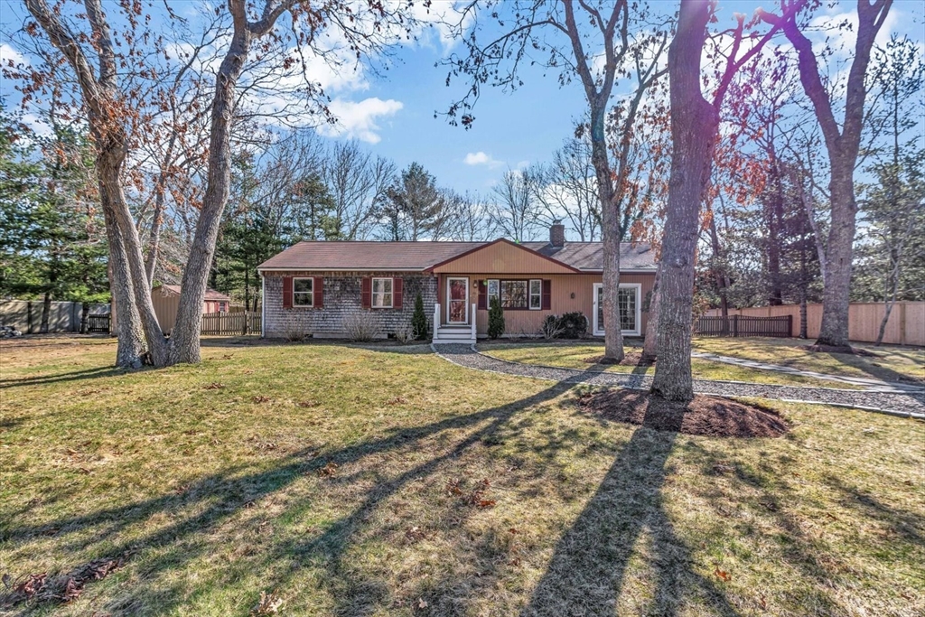 26 Rainbow Ln, Mashpee, Massachusetts, 3 Bedrooms Bedrooms, 6 Rooms Rooms,1.5 BathroomsBathrooms,Residential,For Sale,Rainbow Ln,73494598