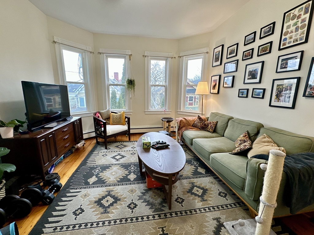 11 Sheridan St, Boston, Massachusetts, 3 Bedrooms Bedrooms, 6 Rooms Rooms,1 BathroomBathrooms,Residential Lease,For Rent,Sheridan St,73504934