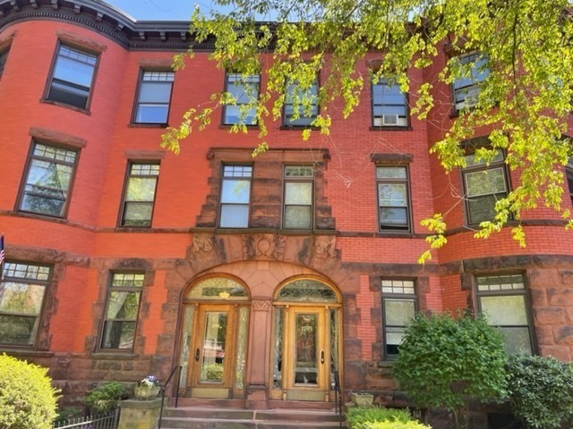 1793 Beacon St, Brookline, Massachusetts, 3 Bedrooms Bedrooms, 5 Rooms Rooms,1 BathroomBathrooms,Residential Lease,For Rent,Beacon St,73515873