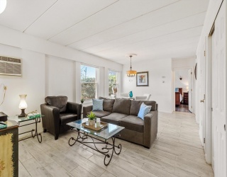 122 Main Street, Stoneham, Massachusetts, 1 Bedroom Bedrooms, 4 Rooms Rooms,1 BathroomBathrooms,Residential,For Sale,Main Street,73513350
