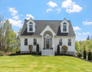 4 Ashton Ln, Sterling, Massachusetts, 3 Bedrooms Bedrooms, 6 Rooms Rooms,2.5 BathroomsBathrooms,Residential,For Sale,Ashton Ln,73515881