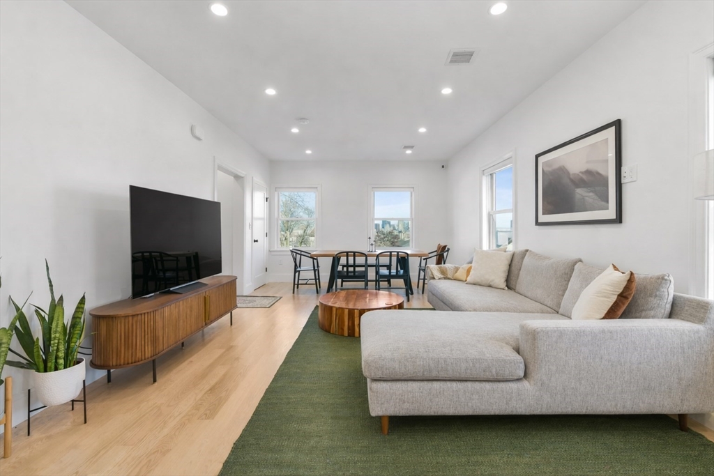 17 Akron St, Boston, Massachusetts, 3 Bedrooms Bedrooms, 5 Rooms Rooms,2 BathroomsBathrooms,Residential,For Sale,Akron St,73515892
