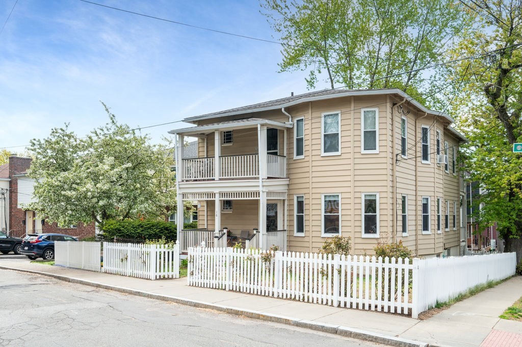 16 Charles St, Watertown, Massachusetts, 2 Bedrooms Bedrooms, 5 Rooms Rooms,1 BathroomBathrooms,Residential,For Sale,Charles St,73515902