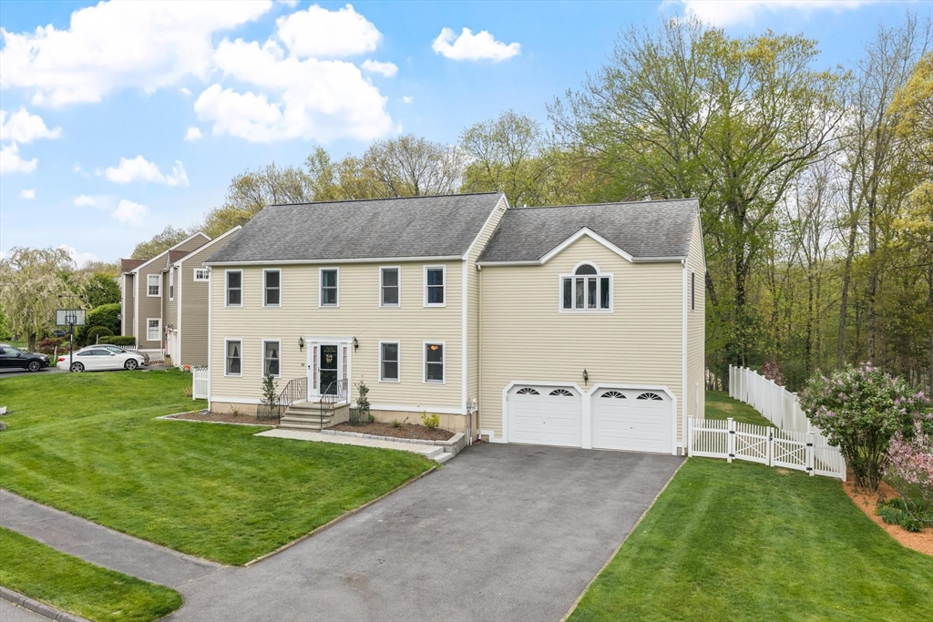 30 Hillando Drive, Shrewsbury, Massachusetts, 4 Bedrooms Bedrooms, 10 Rooms Rooms,3.5 BathroomsBathrooms,Residential,For Sale,Hillando Drive,73515883