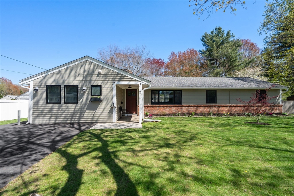 11 Sunset Road, Maynard, Massachusetts, 4 Bedrooms Bedrooms, 8 Rooms Rooms,3 BathroomsBathrooms,Residential,For Sale,Sunset Road,73515964