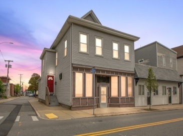193-195 Winthrop St, Winthrop, Massachusetts, 5 Bedrooms Bedrooms, 11 Rooms Rooms,3 BathroomsBathrooms,Residential Income,For Sale,Winthrop St,73515977