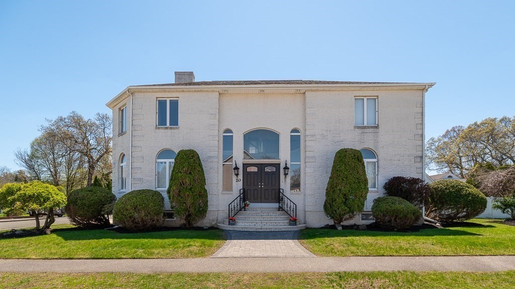 20 Landers Rd, Stoneham, Massachusetts, 4 Bedrooms Bedrooms, 8 Rooms Rooms,4 BathroomsBathrooms,Residential,For Sale,Landers Rd,73515984