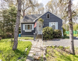 181 Oak Street, Randolph, Massachusetts, 3 Bedrooms Bedrooms, 8 Rooms Rooms,1 BathroomBathrooms,Residential,For Sale,Oak Street,73516006