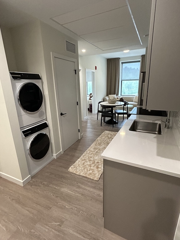 47 Winter Street, Boston, Massachusetts, 4 Bedrooms Bedrooms, 5 Rooms Rooms,2 BathroomsBathrooms,Residential Lease,For Rent,Winter Street,73516014