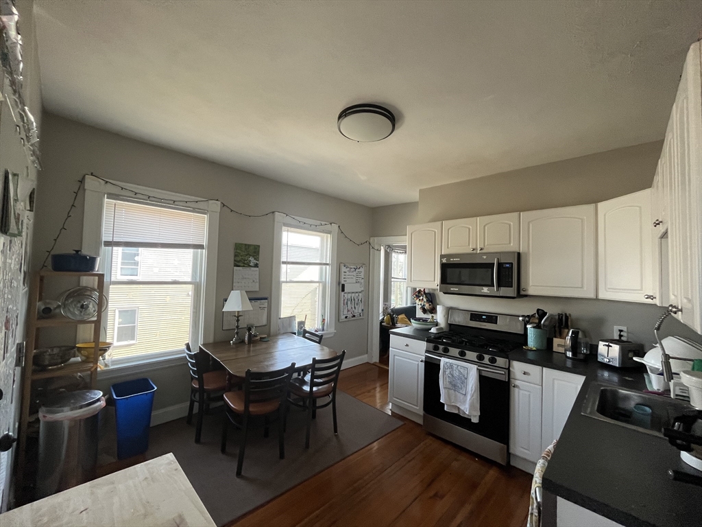 83 Beacon Street, Somerville, Massachusetts, 4 Bedrooms Bedrooms, 7 Rooms Rooms,1 BathroomBathrooms,Residential Lease,For Rent,Beacon Street,73516013