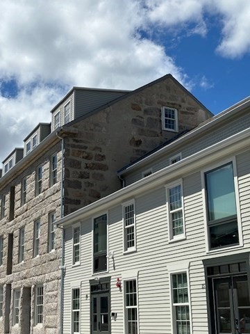 19 Commercial Street, New Bedford, Massachusetts, 1 Bedroom Bedrooms, 4 Rooms Rooms,1 BathroomBathrooms,Residential Lease,For Rent,Commercial Street,73516017
