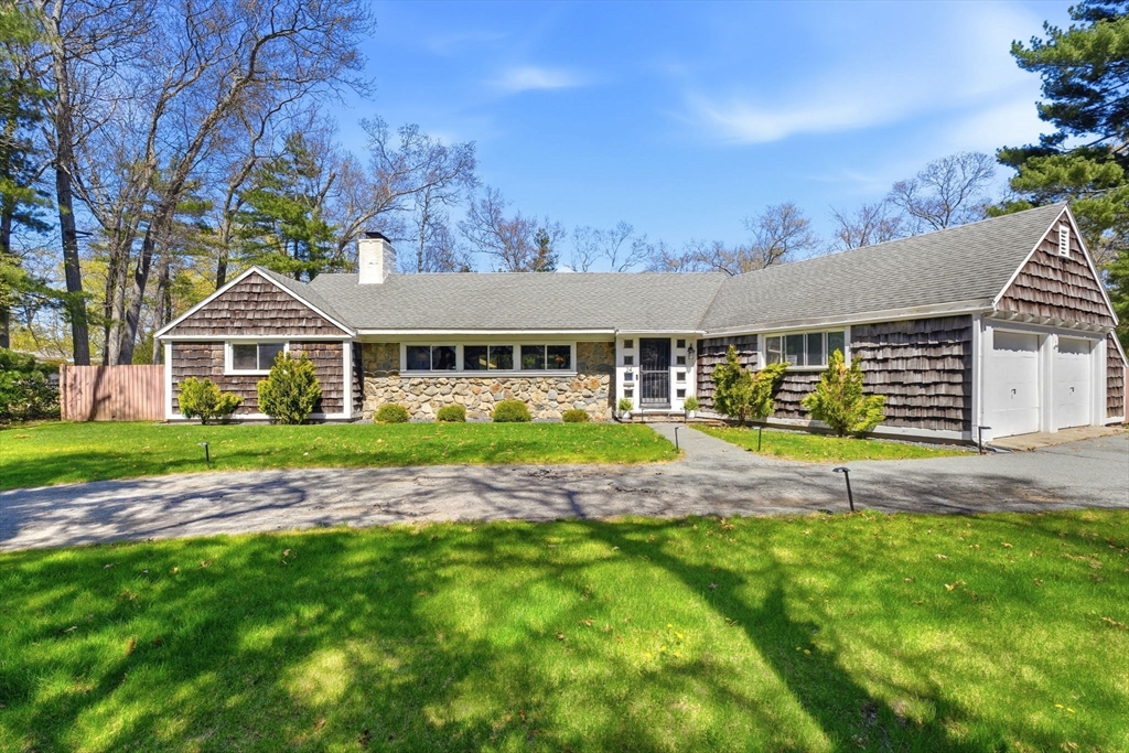 24 Fern Circle, Brockton, Massachusetts, 3 Bedrooms Bedrooms, 8 Rooms Rooms,2 BathroomsBathrooms,Residential,For Sale,Fern Circle,73516024