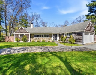 24 Fern Circle, Brockton, Massachusetts, 3 Bedrooms Bedrooms, 8 Rooms Rooms,2 BathroomsBathrooms,Residential,For Sale,Fern Circle,73516024