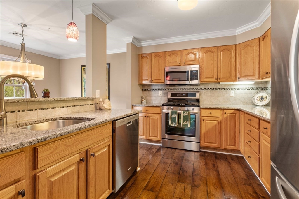 121 Revere St, Canton, Massachusetts, 3 Bedrooms Bedrooms, 6 Rooms Rooms,2 BathroomsBathrooms,Residential,For Sale,Revere St,73516027