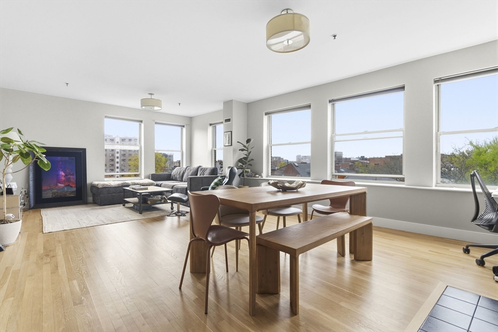 96 Broadway, Boston, Massachusetts, 2 Bedrooms Bedrooms, 5 Rooms Rooms,2 BathroomsBathrooms,Residential Lease,For Rent,Broadway,73515939