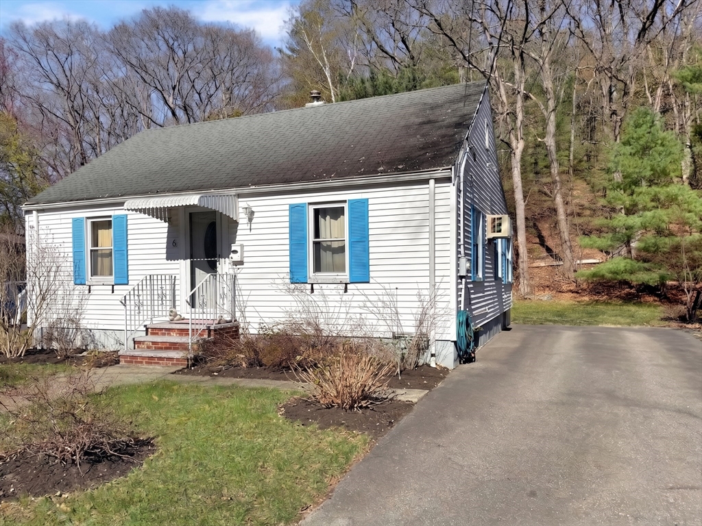 6 Atwood St, Wakefield, Massachusetts, 2 Bedrooms Bedrooms, 5 Rooms Rooms,1 BathroomBathrooms,Residential,For Sale,Atwood St,73516035