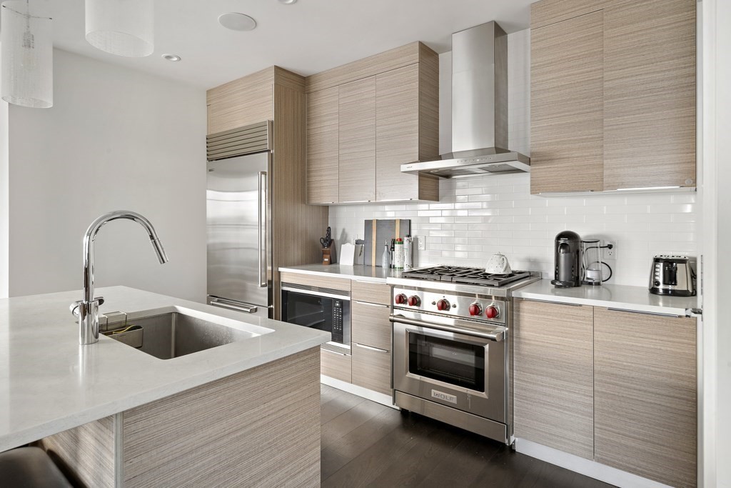 14 West Broadway, Boston, Massachusetts, 2 Bedrooms Bedrooms, 4 Rooms Rooms,2 BathroomsBathrooms,Residential Lease,For Rent,West Broadway,73516052