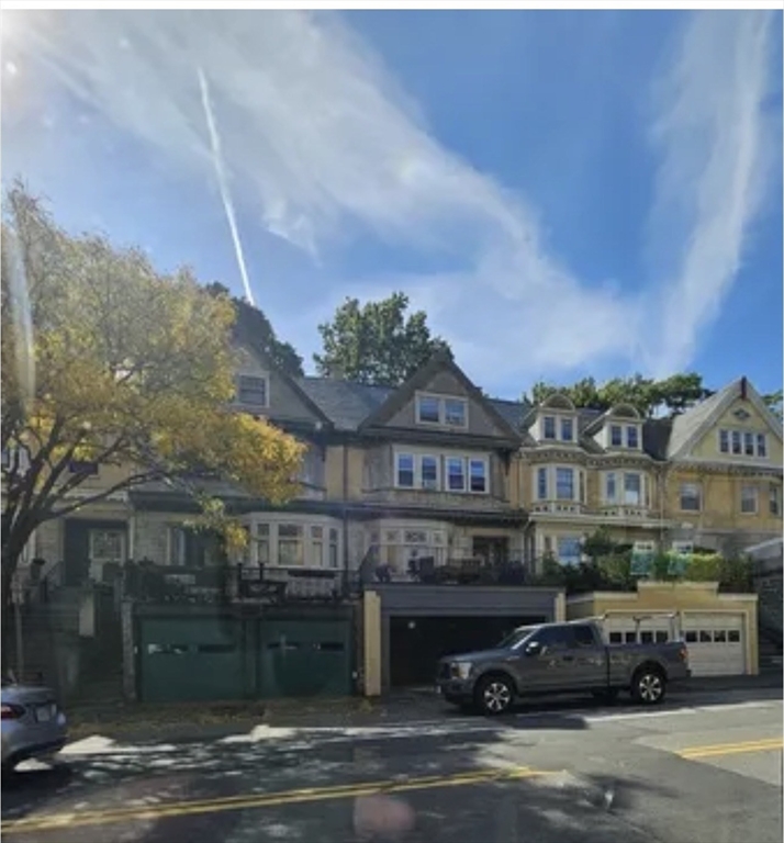 686 Washington St, Brookline, Massachusetts, 1 Bedroom Bedrooms, 4 Rooms Rooms,1 BathroomBathrooms,Residential Lease,For Rent,Washington St,73516051