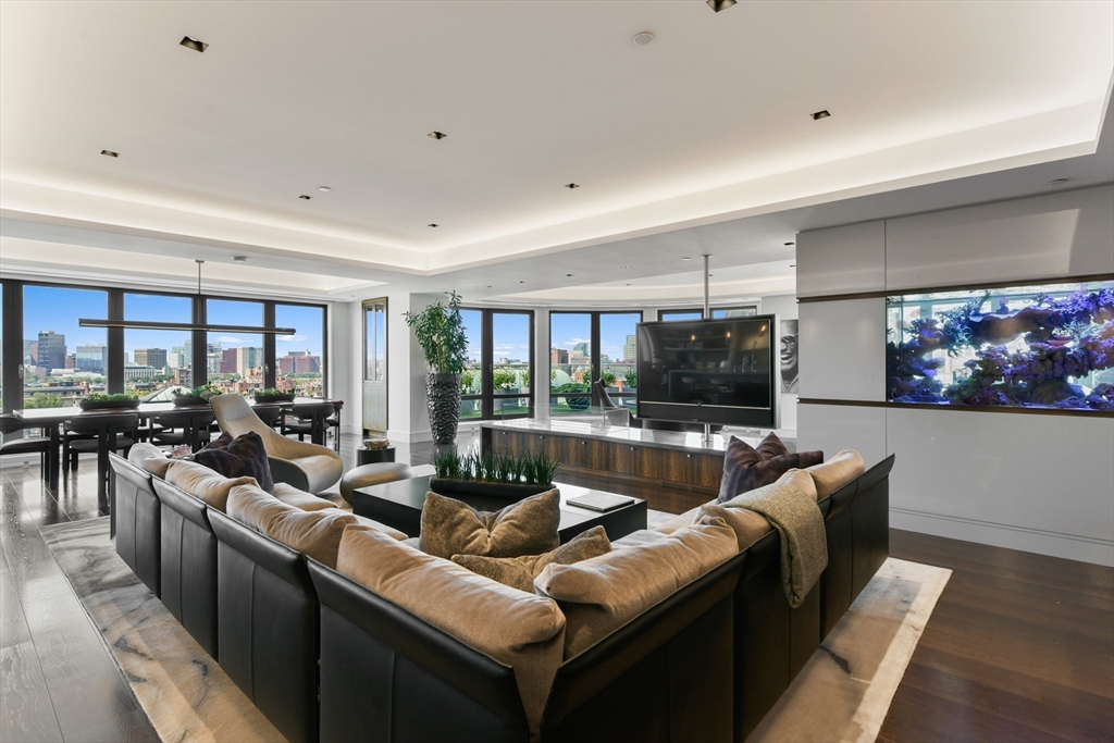 776 Boylston, Boston, Massachusetts, 2 Bedrooms Bedrooms, 9 Rooms Rooms,2.5 BathroomsBathrooms,Residential Lease,For Rent,Boylston,73516065