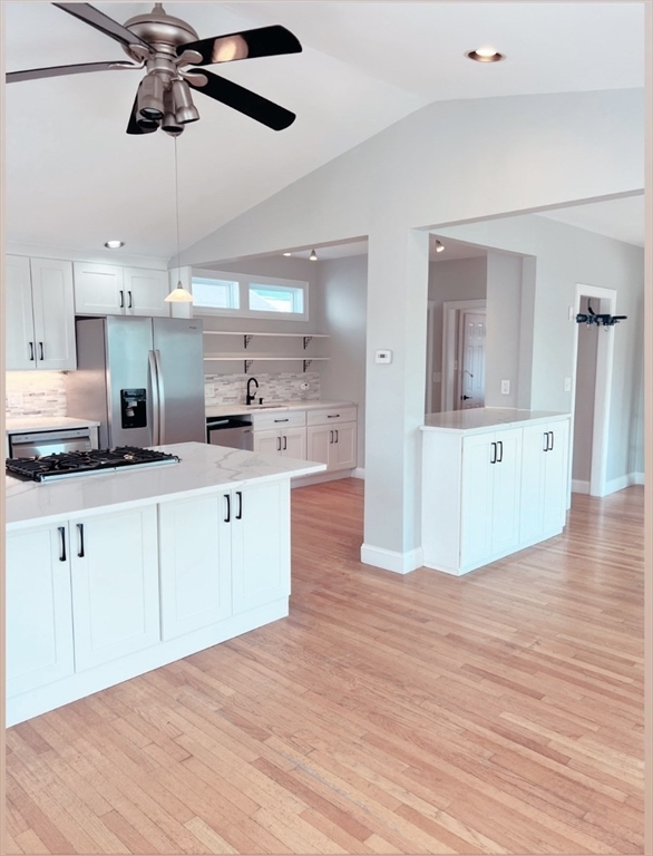 2 Meadow St, Salem, Massachusetts, 3 Bedrooms Bedrooms, 9 Rooms Rooms,1.5 BathroomsBathrooms,Residential Lease,For Rent,Meadow St,73516063