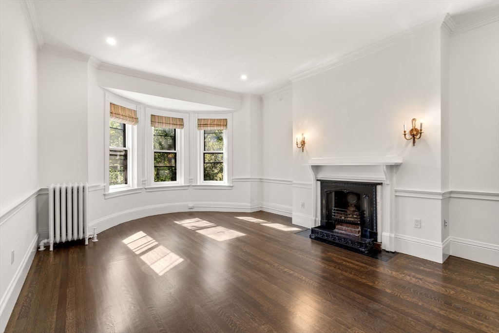389 Commonwealth Avenue, Boston, Massachusetts, 2 Bedrooms Bedrooms, 4 Rooms Rooms,1 BathroomBathrooms,Residential Lease,For Rent,Commonwealth Avenue,73516059