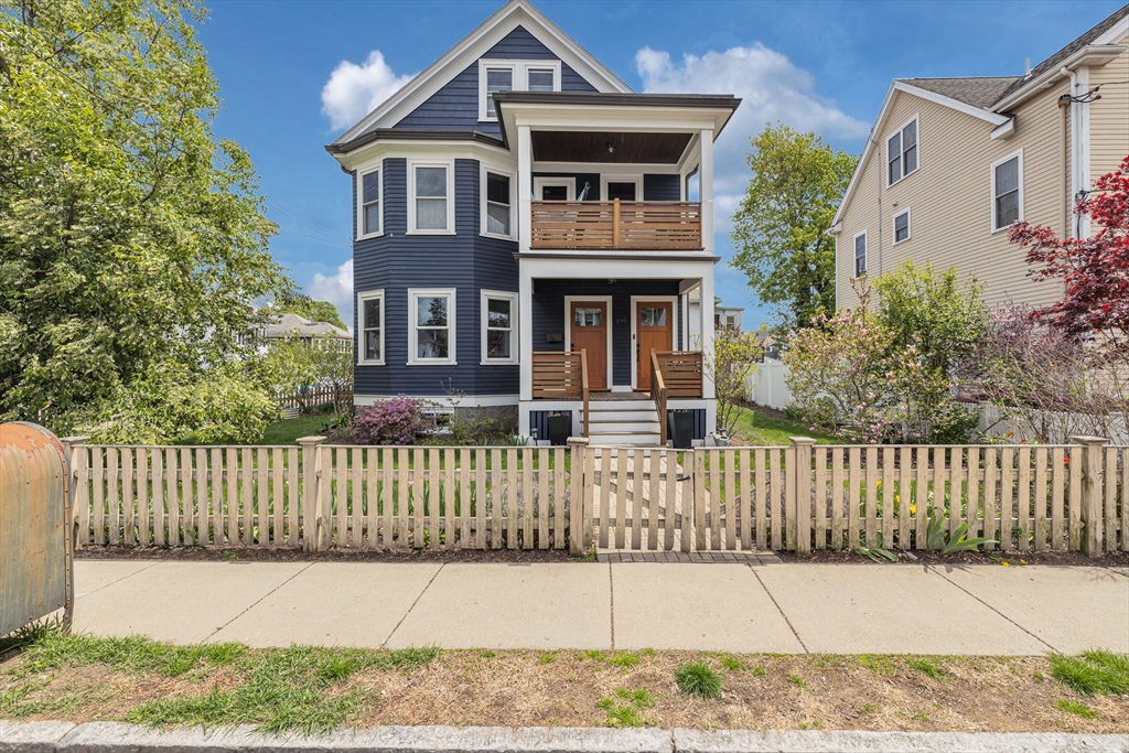 248 Roslindale Ave, Boston, Massachusetts, 2 Bedrooms Bedrooms, 5 Rooms Rooms,1 BathroomBathrooms,Residential Lease,For Rent,Roslindale Ave,73516069