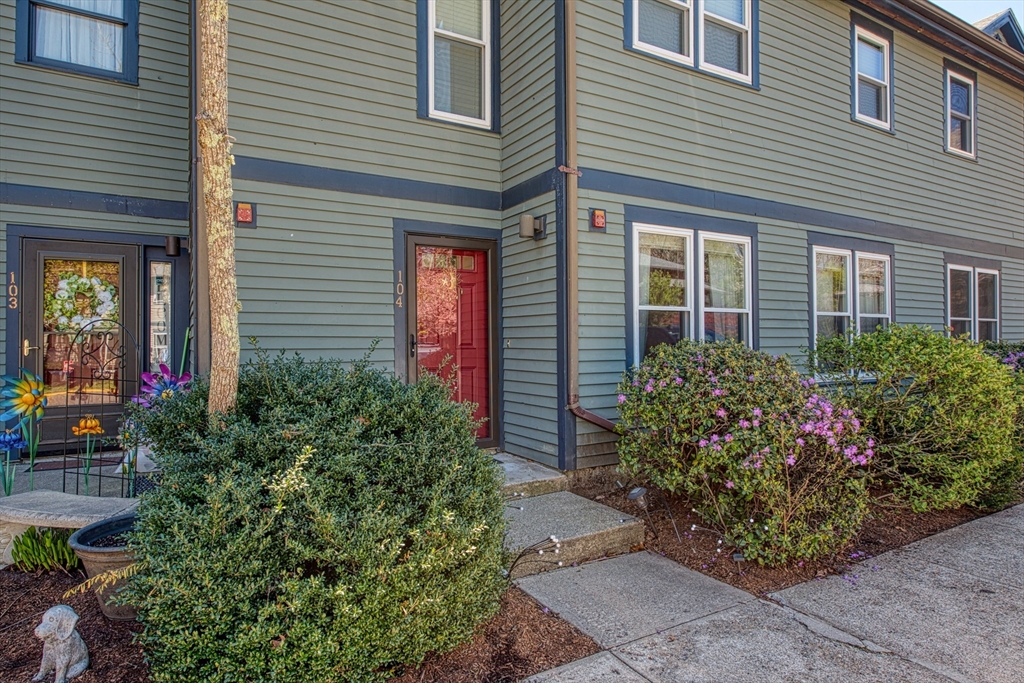 110 Dean St, Taunton, Massachusetts, 2 Bedrooms Bedrooms, 5 Rooms Rooms,1.5 BathroomsBathrooms,Residential,For Sale,Dean St,73515916