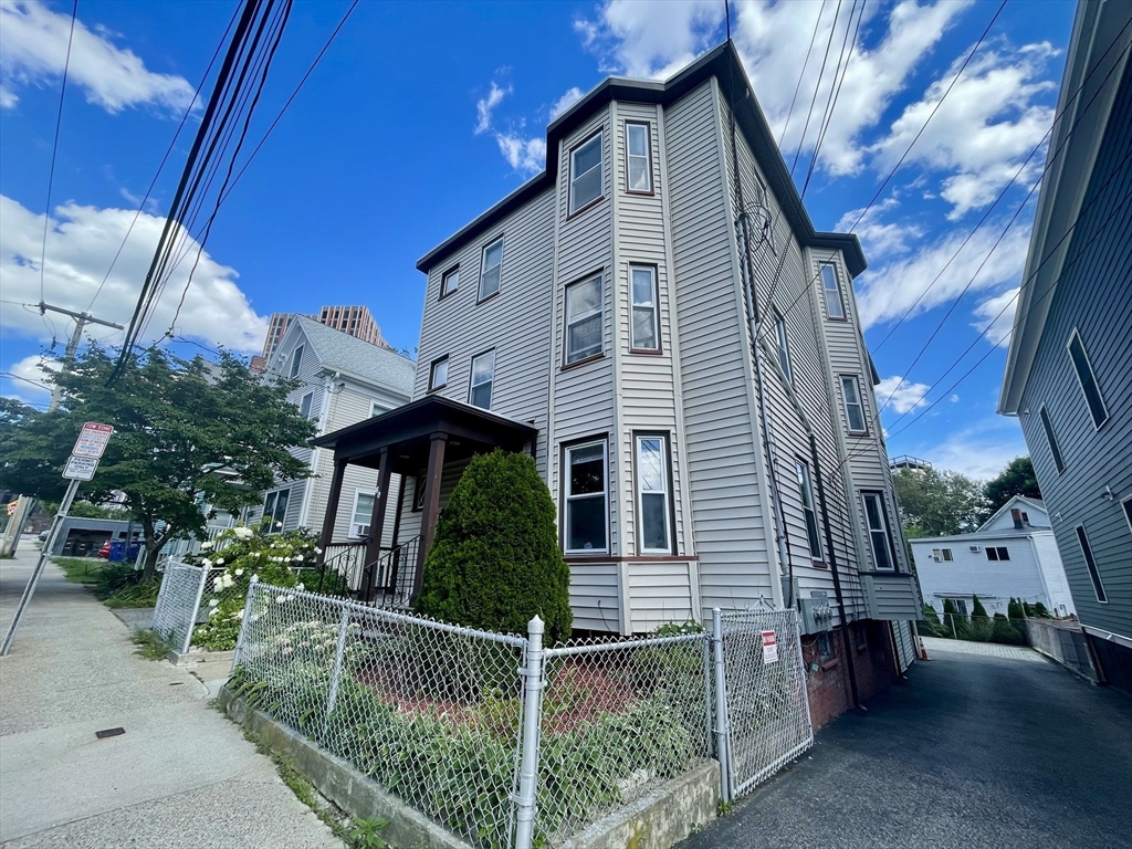 60 Newton Street, Somerville, Massachusetts, 3 Bedrooms Bedrooms, 6 Rooms Rooms,1 BathroomBathrooms,Residential Lease,For Rent,Newton Street,73516091