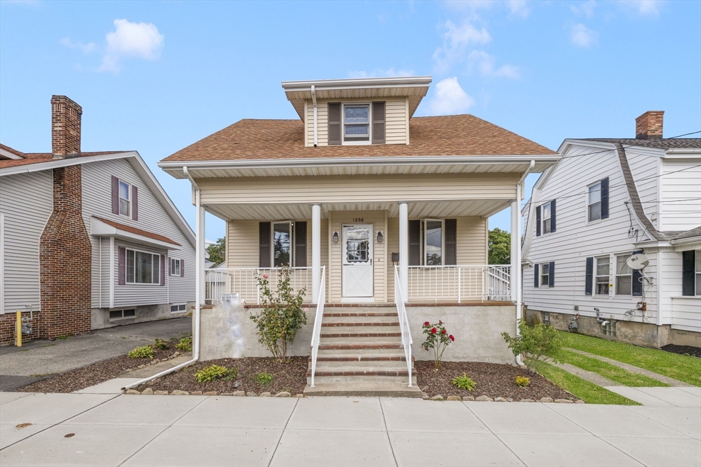 1268 President Ave, Fall River, Massachusetts, 3 Bedrooms Bedrooms, 7 Rooms Rooms,1.5 BathroomsBathrooms,Residential,For Sale,President Ave,73516107