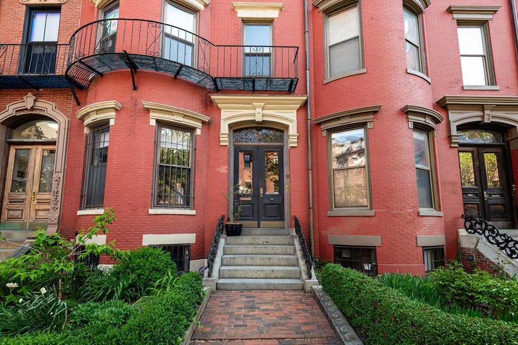 155 West Concord, Boston, Massachusetts, 5 Bedrooms Bedrooms, 11 Rooms Rooms,3.5 BathroomsBathrooms,Residential Income,For Sale,West Concord,73516105