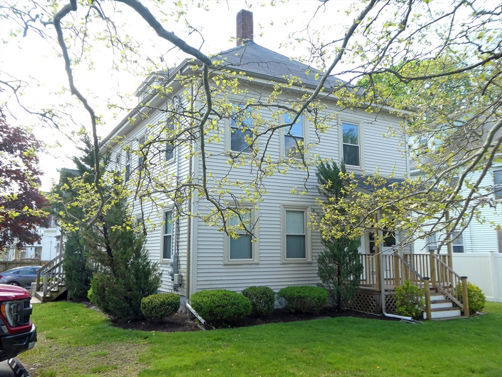 14 Elm Street, Middleboro, Massachusetts, 3 Bedrooms Bedrooms, 5 Rooms Rooms,1 BathroomBathrooms,Residential Lease,For Rent,Elm Street,73516094